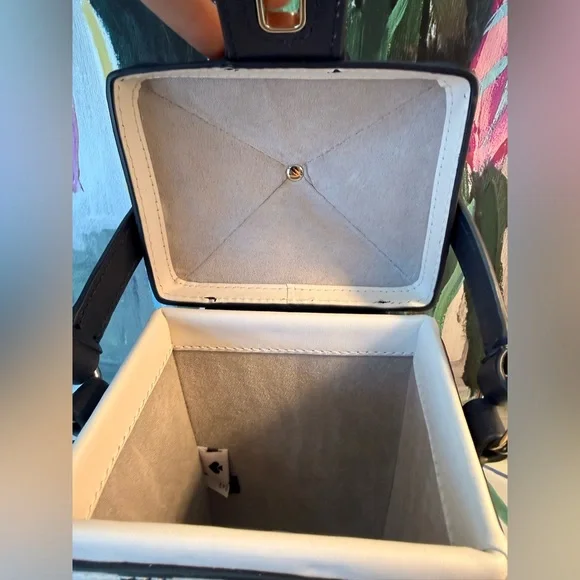 Kate Spade Novelty Retired 3D Sunkiss Striped Tent Cabana Leather bag - Picture 4 of 9